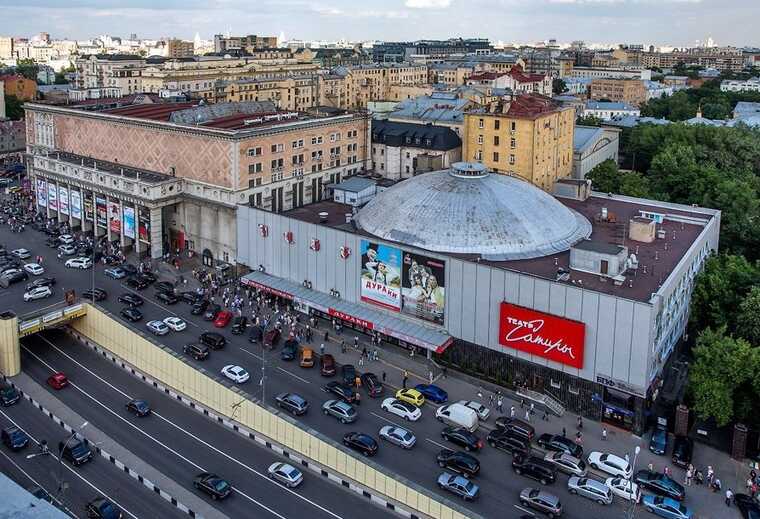 В Москве горит Театр сатиры на Триумфальной площади